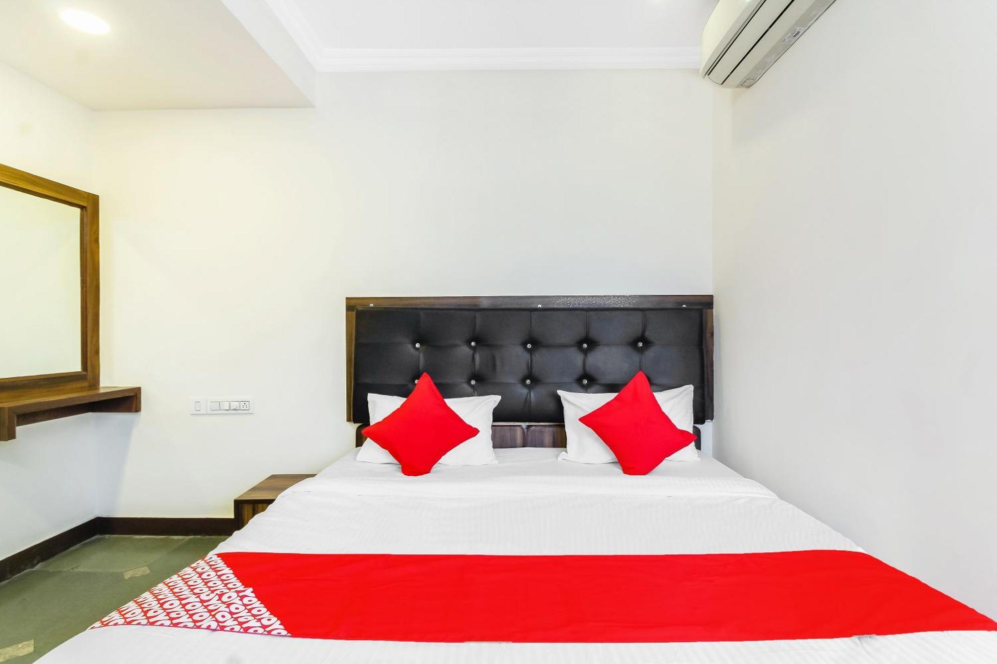 OYO 11429 Hotel Tokyo Japan Comforts Hyderabad Exterior foto